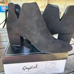 Quips black booties